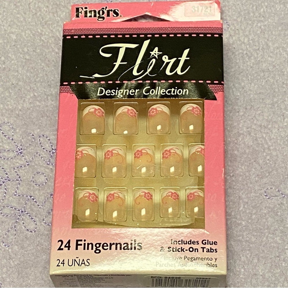 NEW Flirt Fing’rs Press on Nails French Manicure Floral Vines Pink White set 24